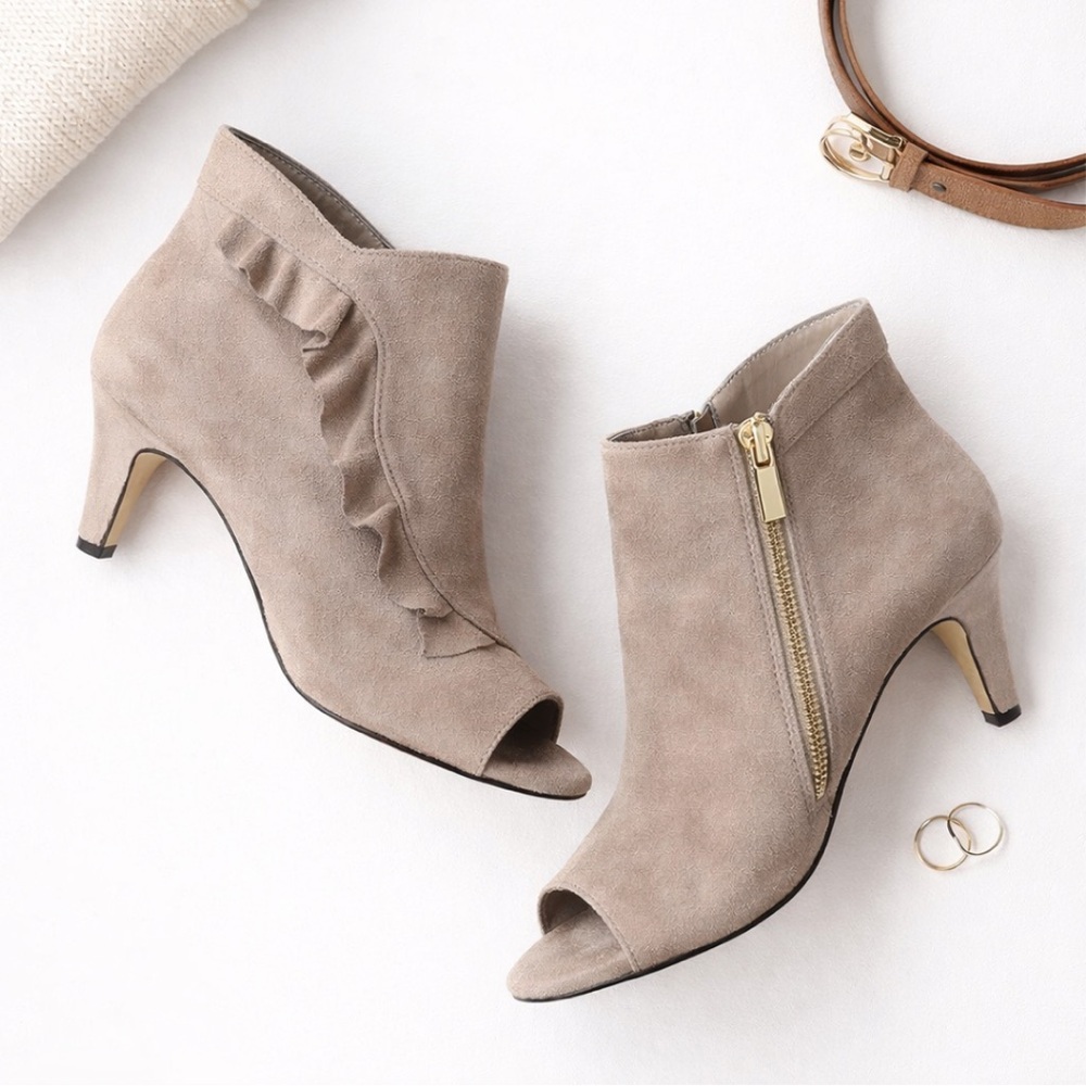 Bella Vita Tan Suede Like Ankle Booties Side Zipper Side Ruffle 8.5W Beige boho